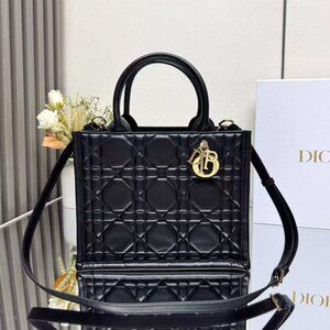 Classic DIOR Bag: A Stylish and Versatile Choice for Elegance